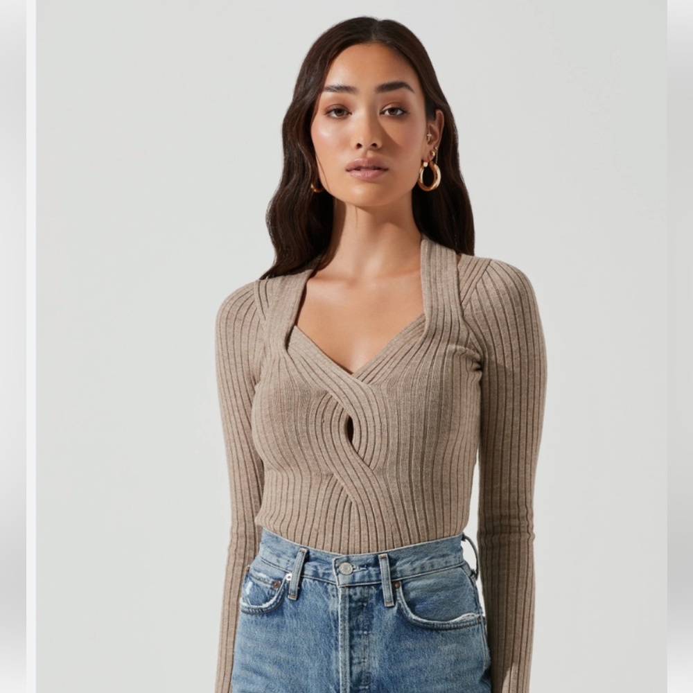 Twist Front Sweater - TAUPE / M